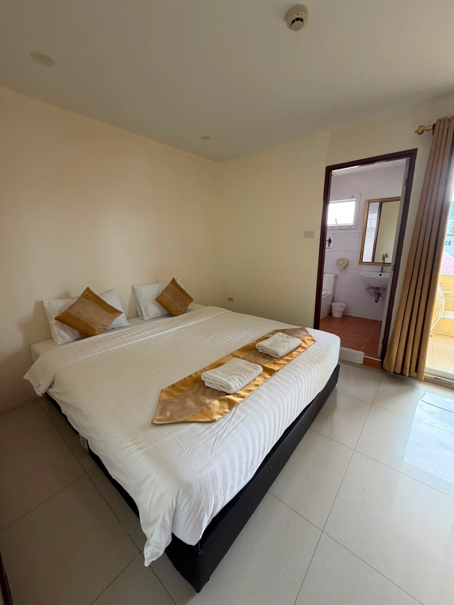 24-Room Hotel for Rent β photo 3