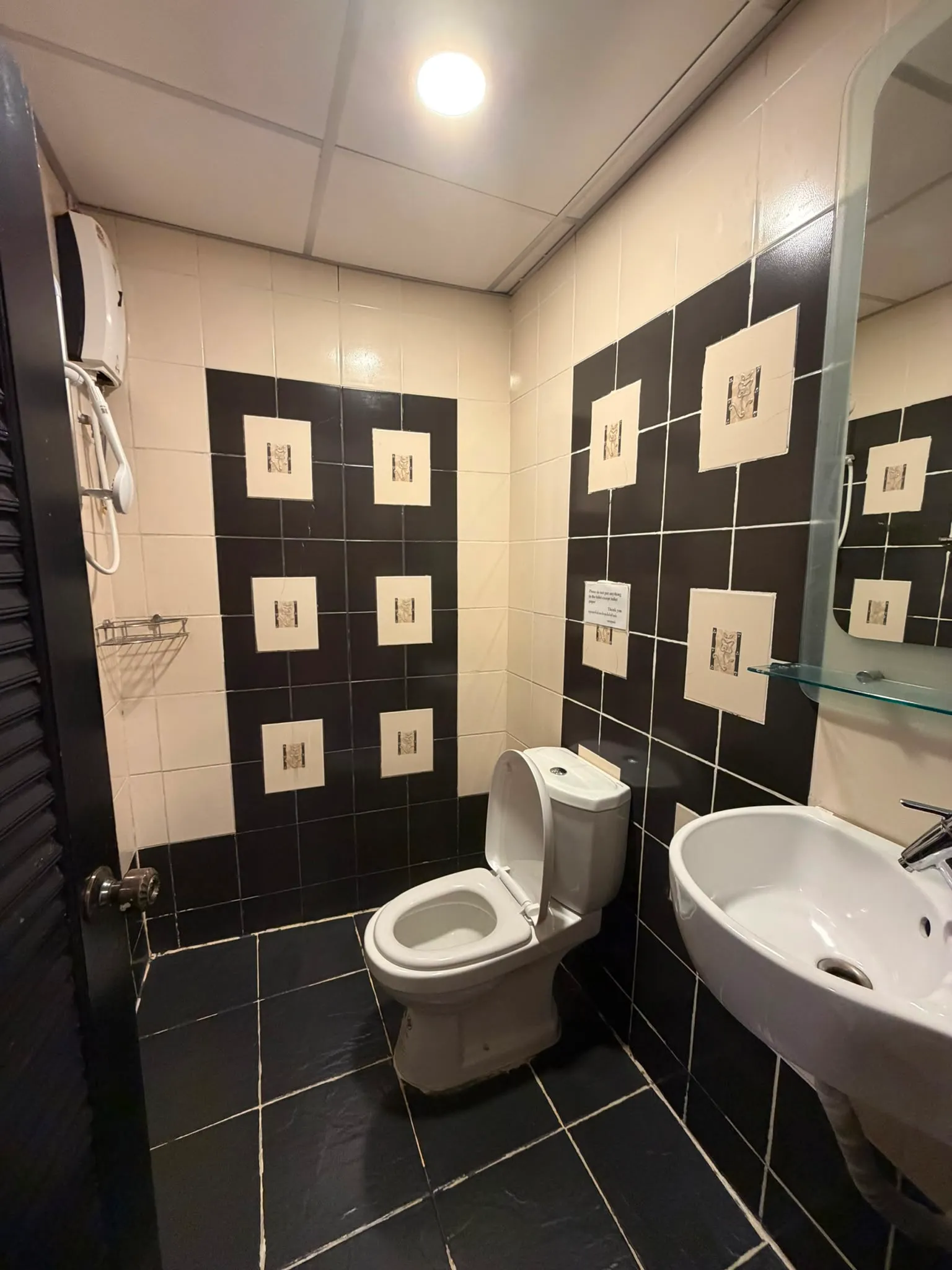 Profitable 13-Room Hotel for Rent β photo 6