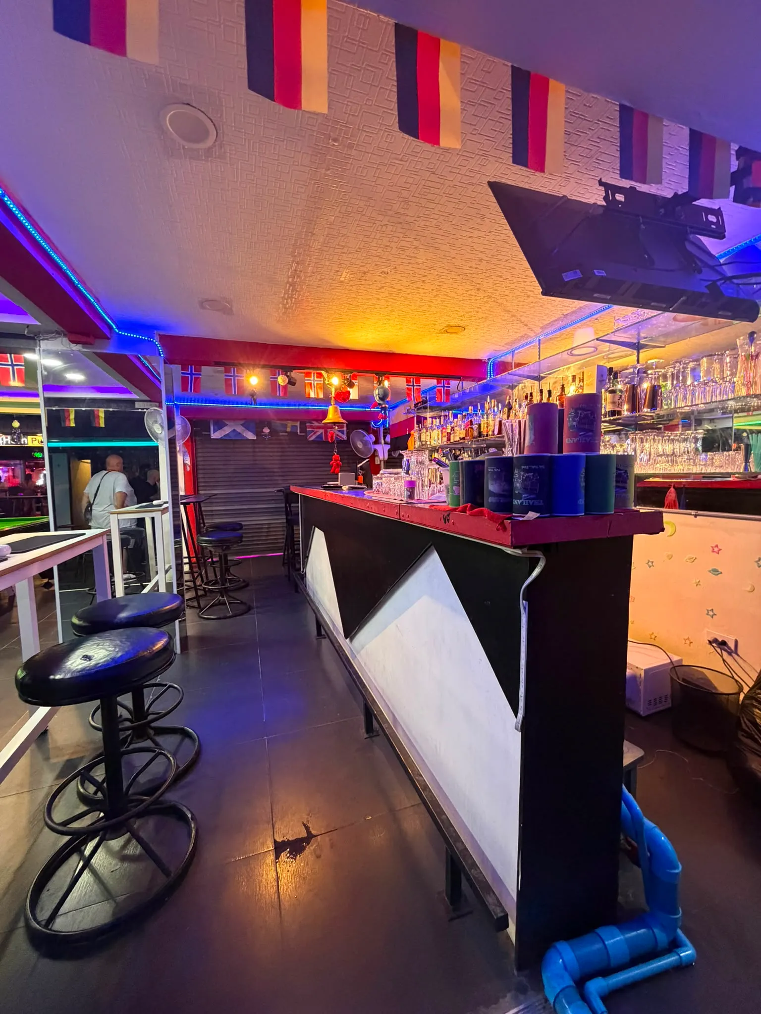 Bar & 12-Room Guesthouse for Takeover β photo 2