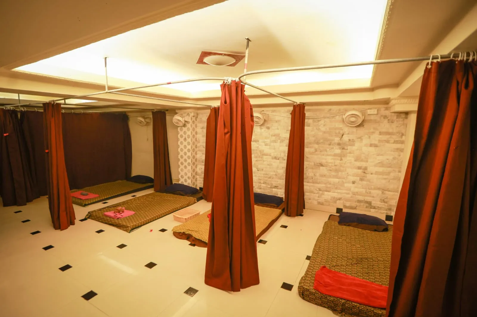 Massage Shop for Takeover — photo 3