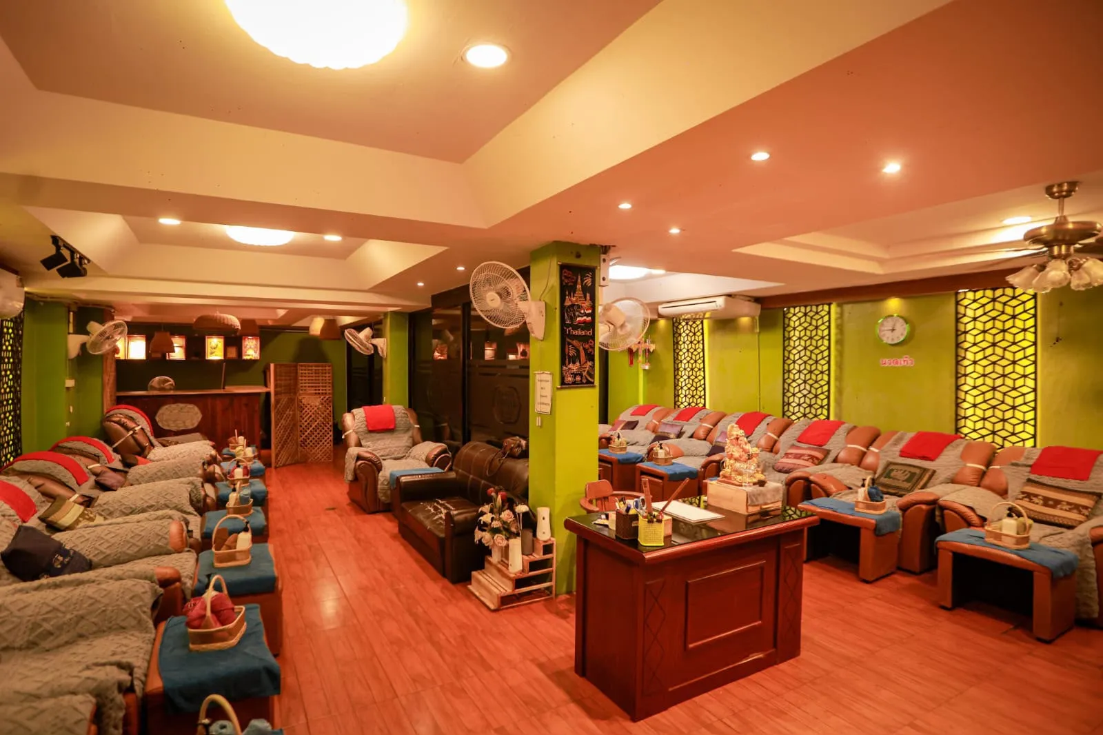Massage Shop for Takeover — photo 4