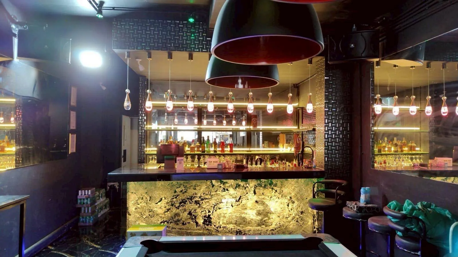 Premium Bar for Takeover — photo 4