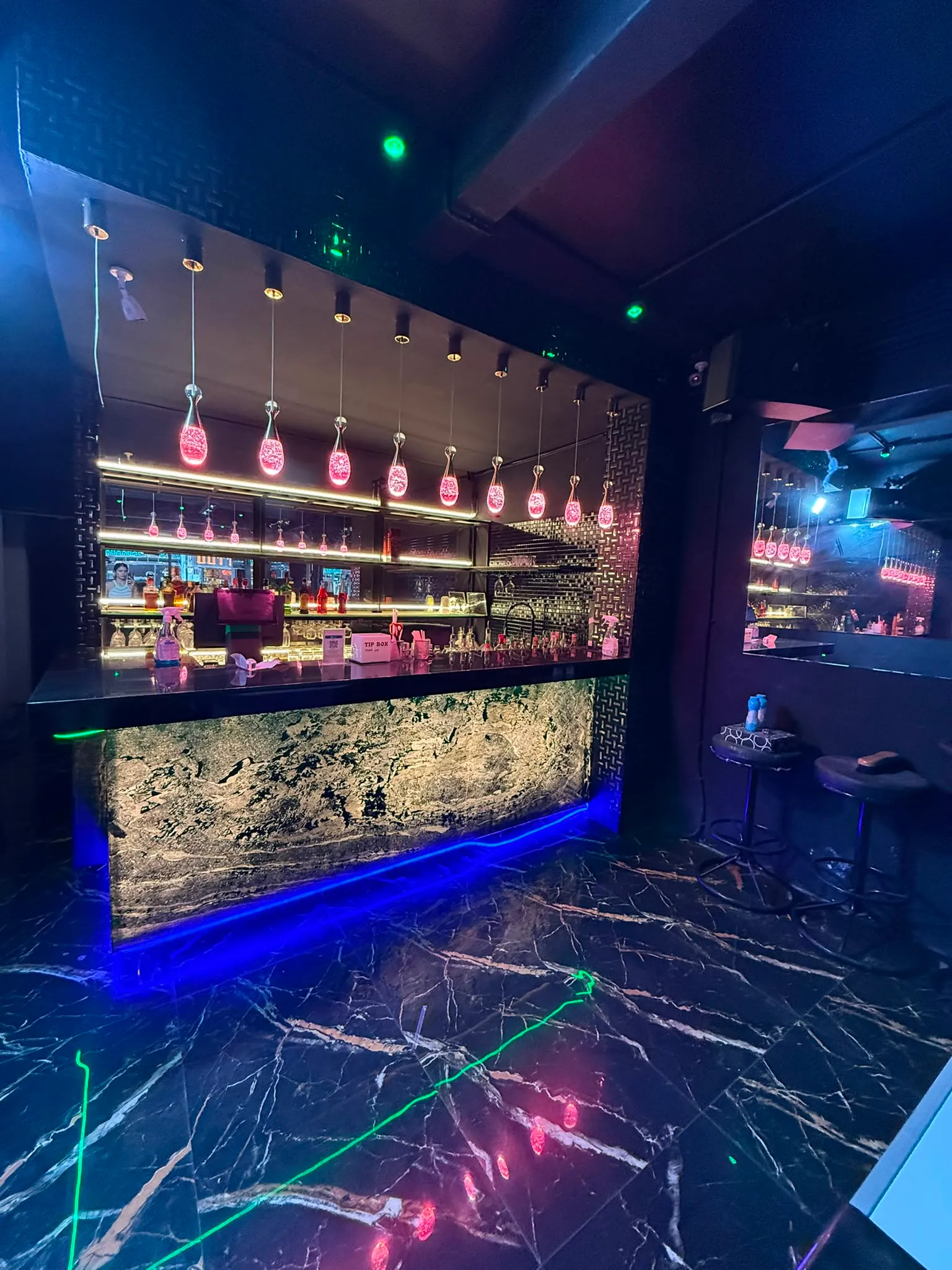 Premium Bar for Takeover — photo 1