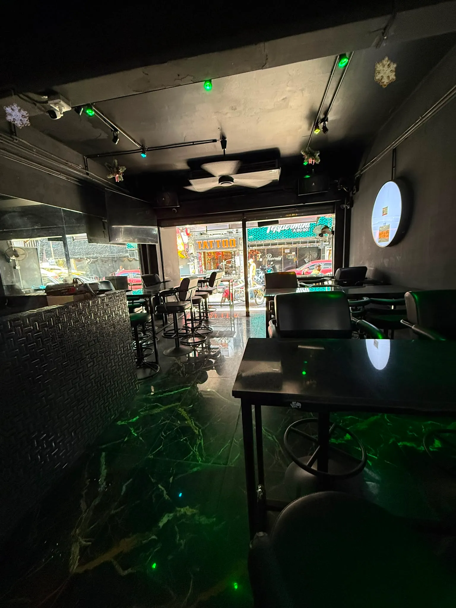 Premium Bar for Takeover — photo 9