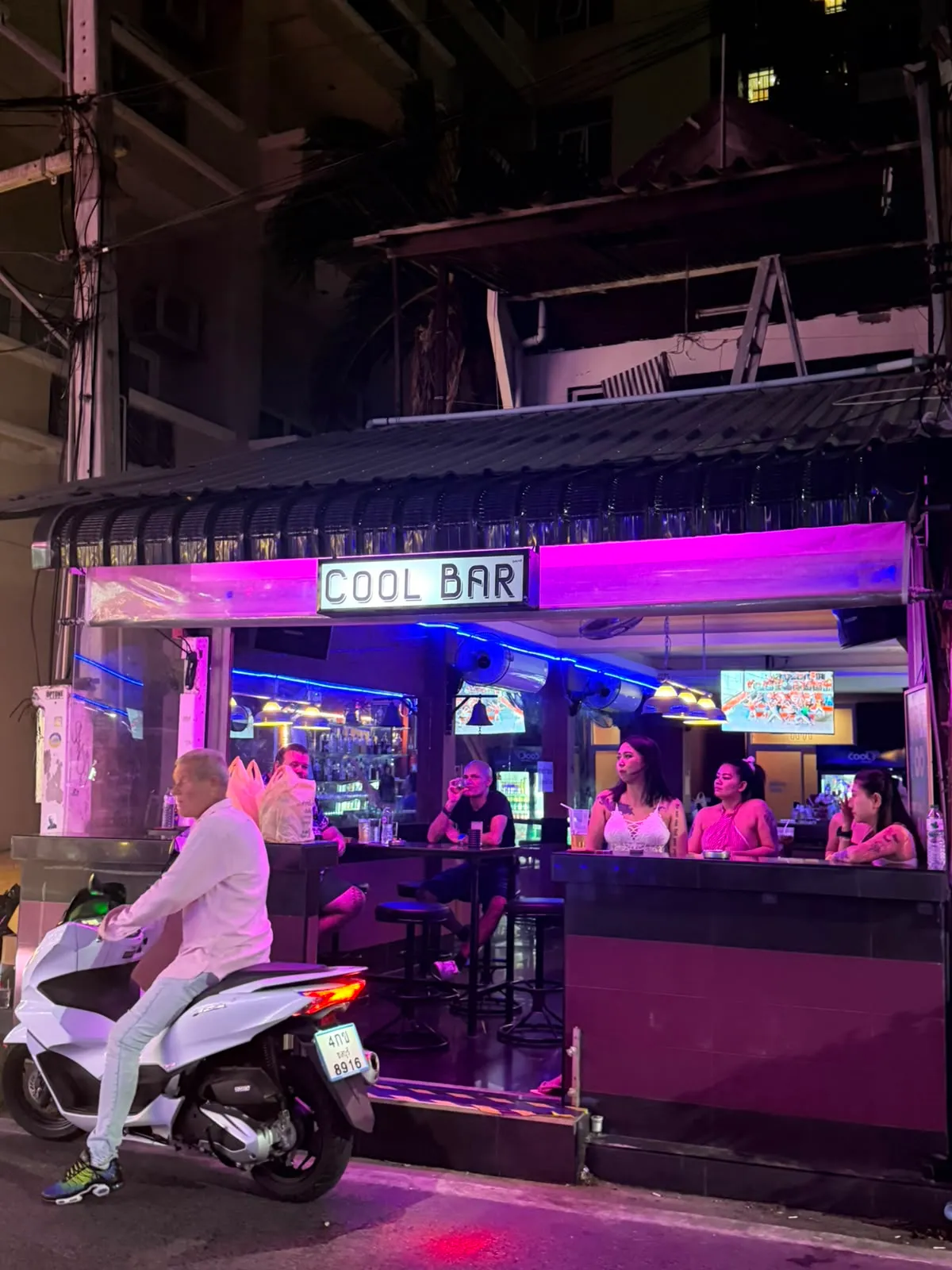 Bar for Takeover โ photo 19