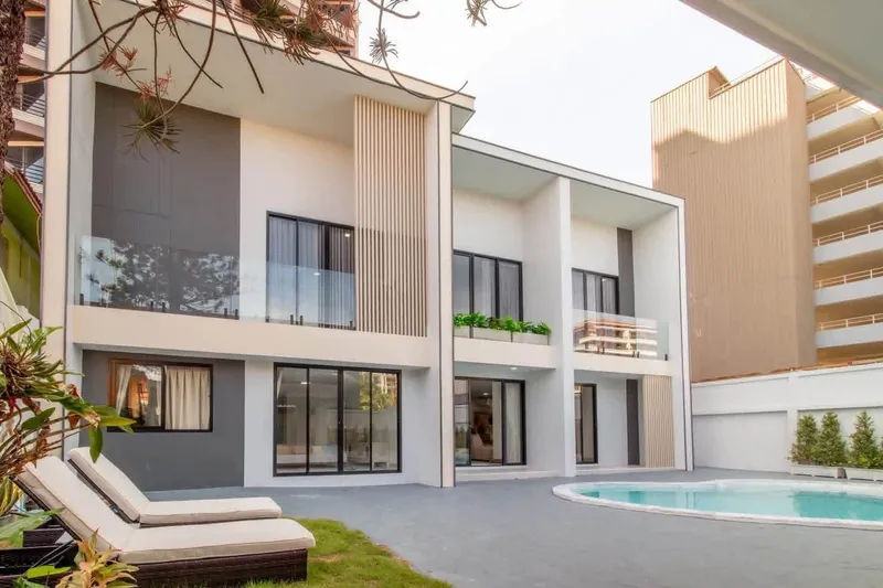 Luxury 7-Bedroom Pool Villa for Sale — Central Pattaya