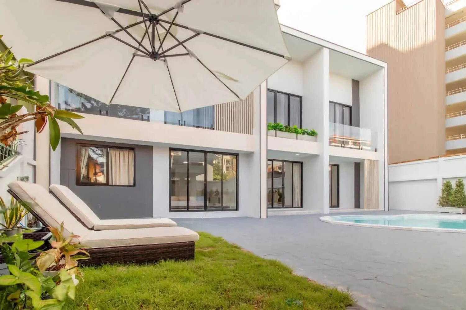 Luxury 7-Bedroom Pool Villa for Sale — photo 2