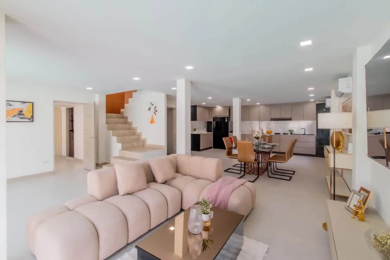 Luxury 7-Bedroom Pool Villa for Sale — photo 8
