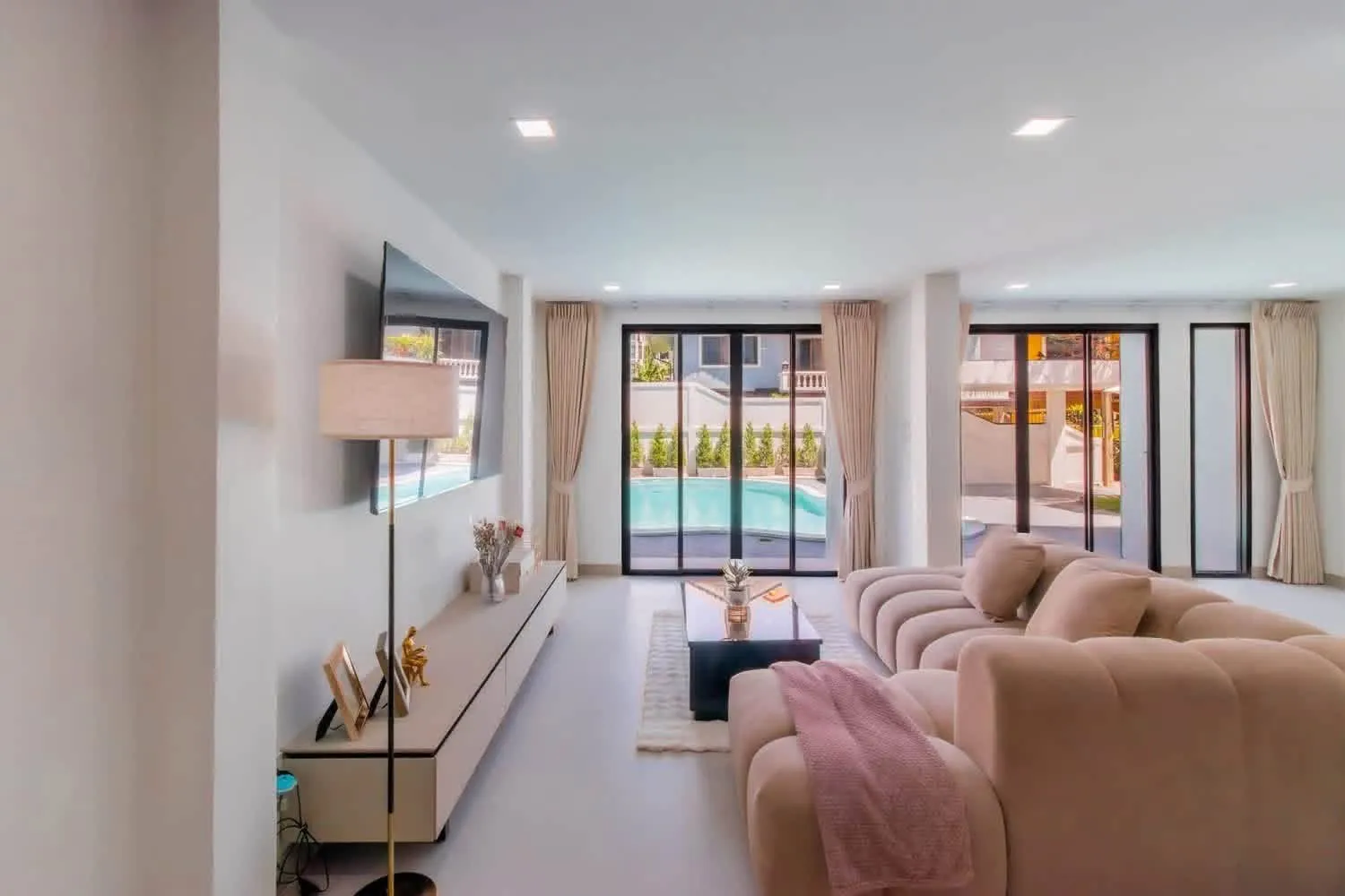Luxury 7-Bedroom Pool Villa for Sale — photo 11