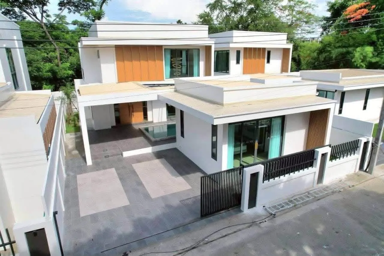 Brand-New Luxury Pool Villas for Sale โ photo 5