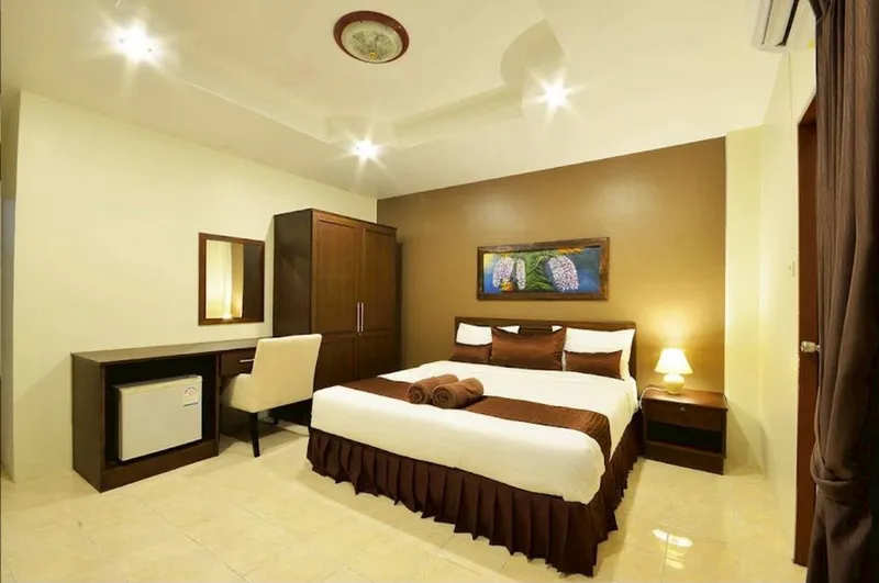 Restaurant & 18-Room Hotel Business for Takeover — Soi Buakhao, Pattaya