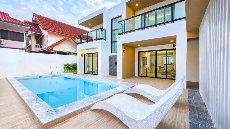 Modern 5-Bedroom Pool Villa for Sale — Jomtien, Pattaya