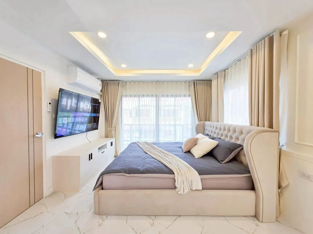 Modern 5-Bedroom Pool Villa for Sale — photo 4