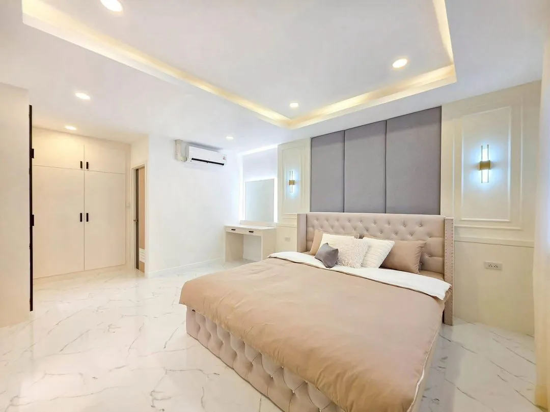 Modern 5-Bedroom Pool Villa for Sale — photo 5