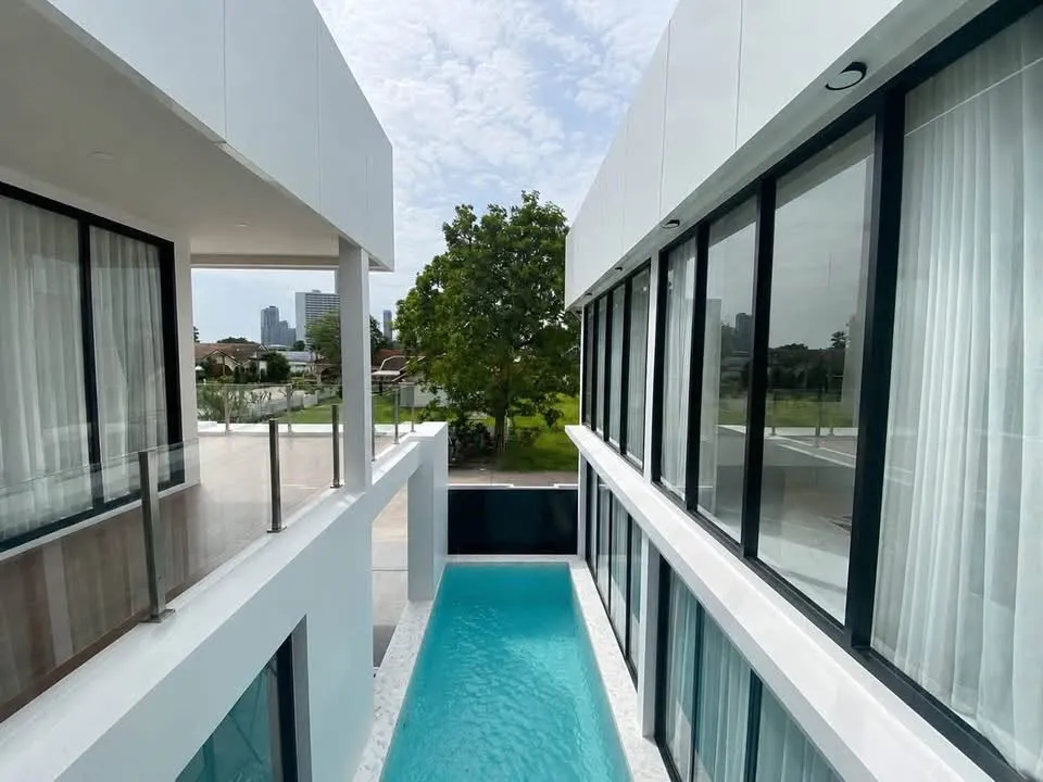 Luxury 5-Bedroom Pool Villa for Sale — photo 2