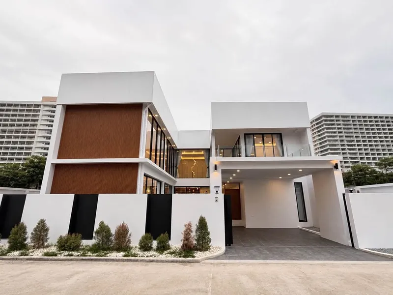 Luxury 5-Bedroom Pool Villa for Sale — Jomtien, Pattaya