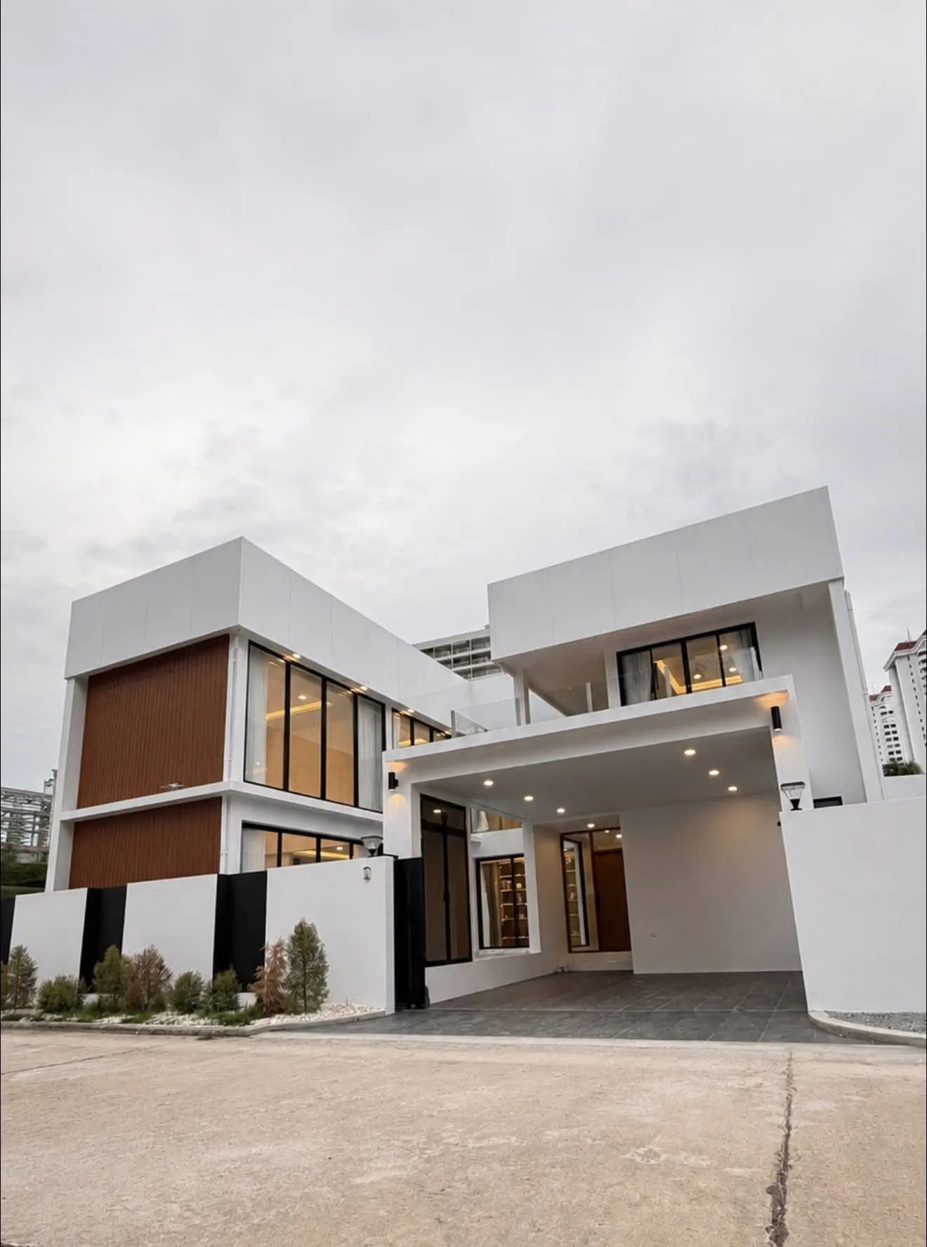 Luxury 5-Bedroom Pool Villa for Sale — photo 3