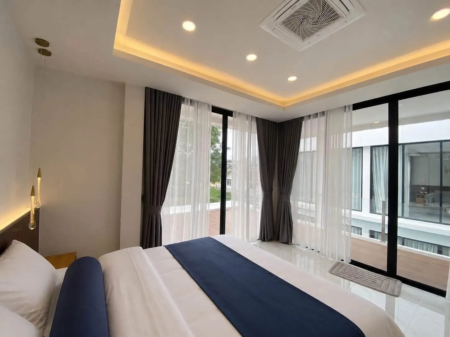 Luxury 5-Bedroom Pool Villa for Sale — photo 4