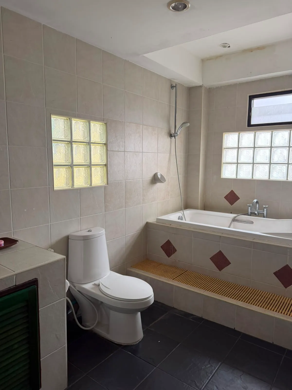 10-Room Hotel for Rent — photo 8