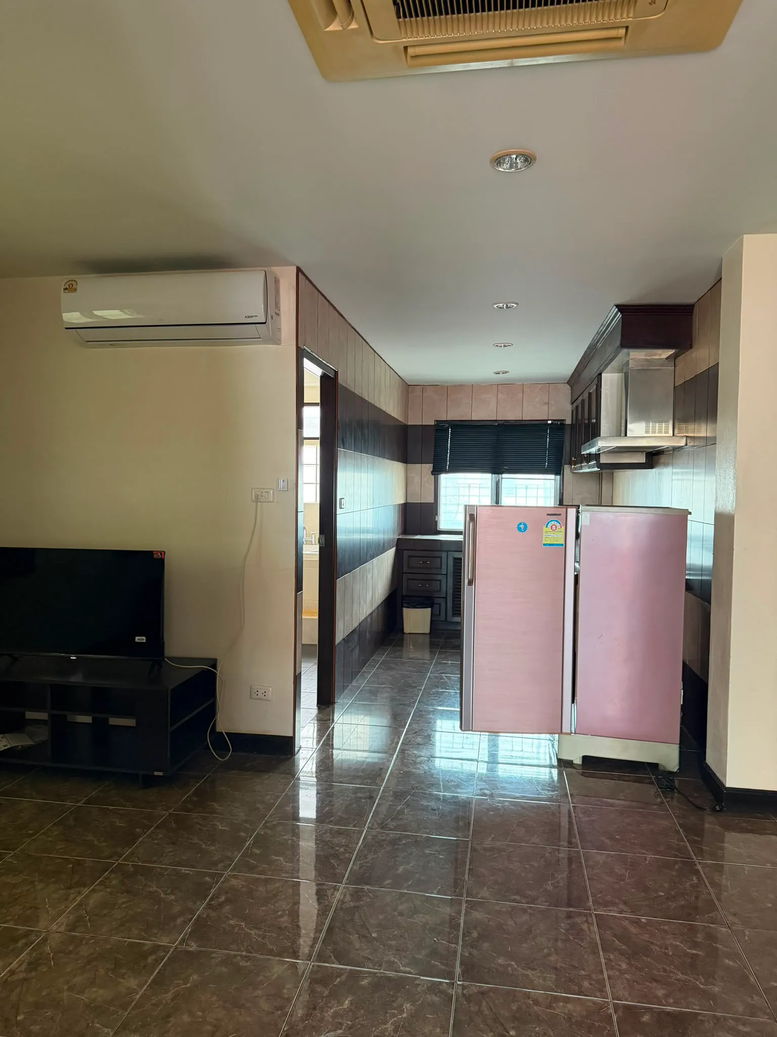 10-Room Hotel for Rent — photo 13