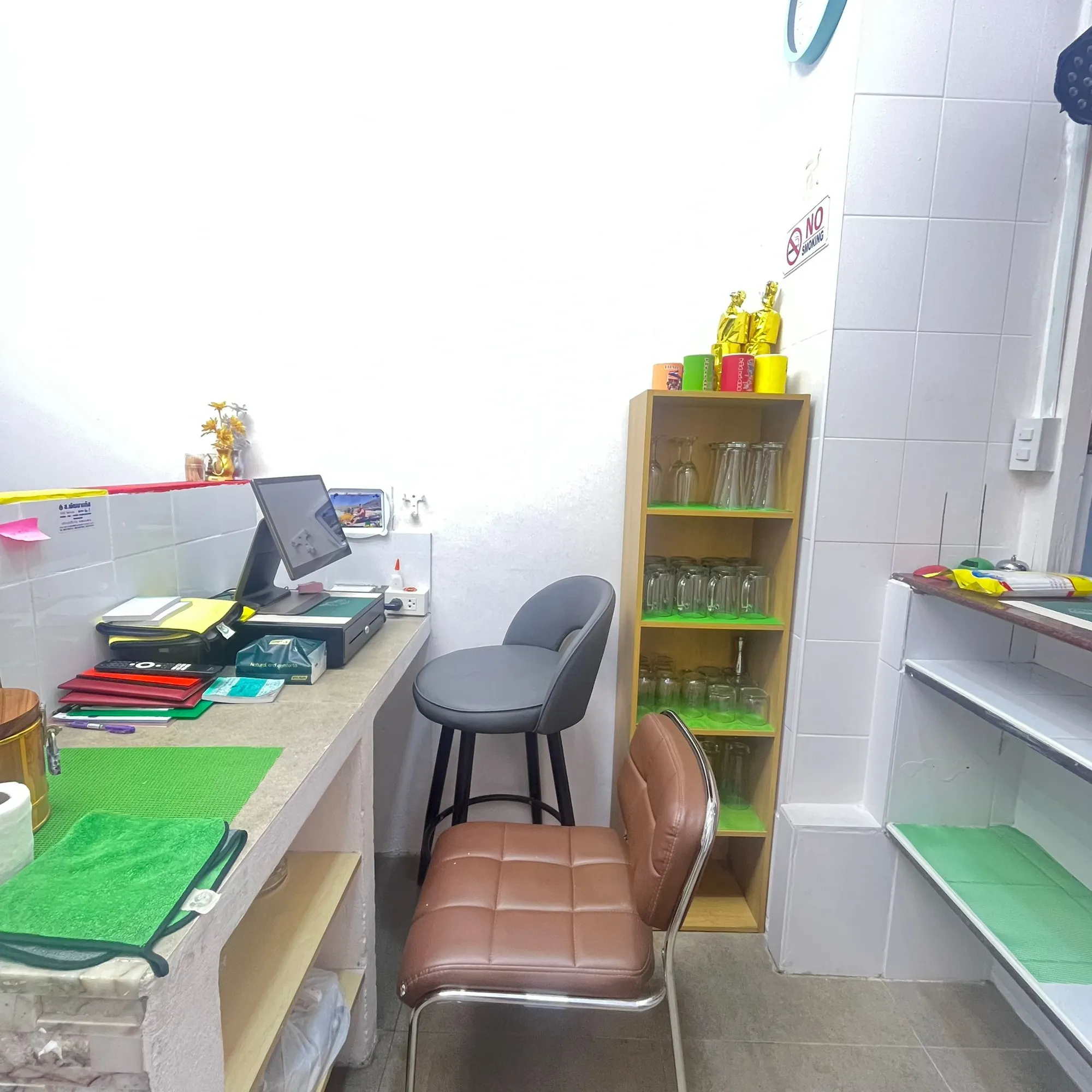 Bar & 6-Bed Guesthouse for Takeover — photo 3