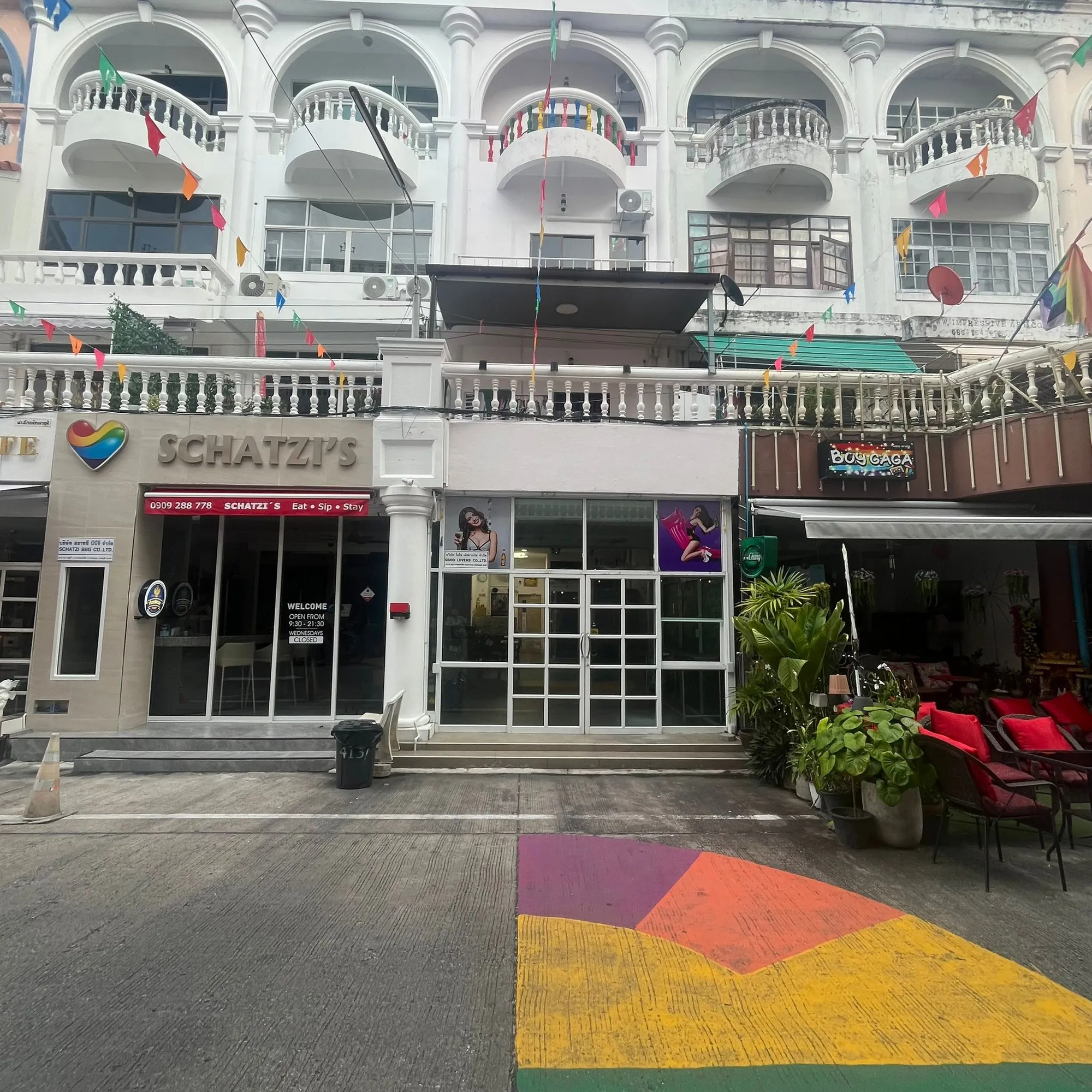 Bar & 6-Bed Guesthouse for Takeover — photo 1