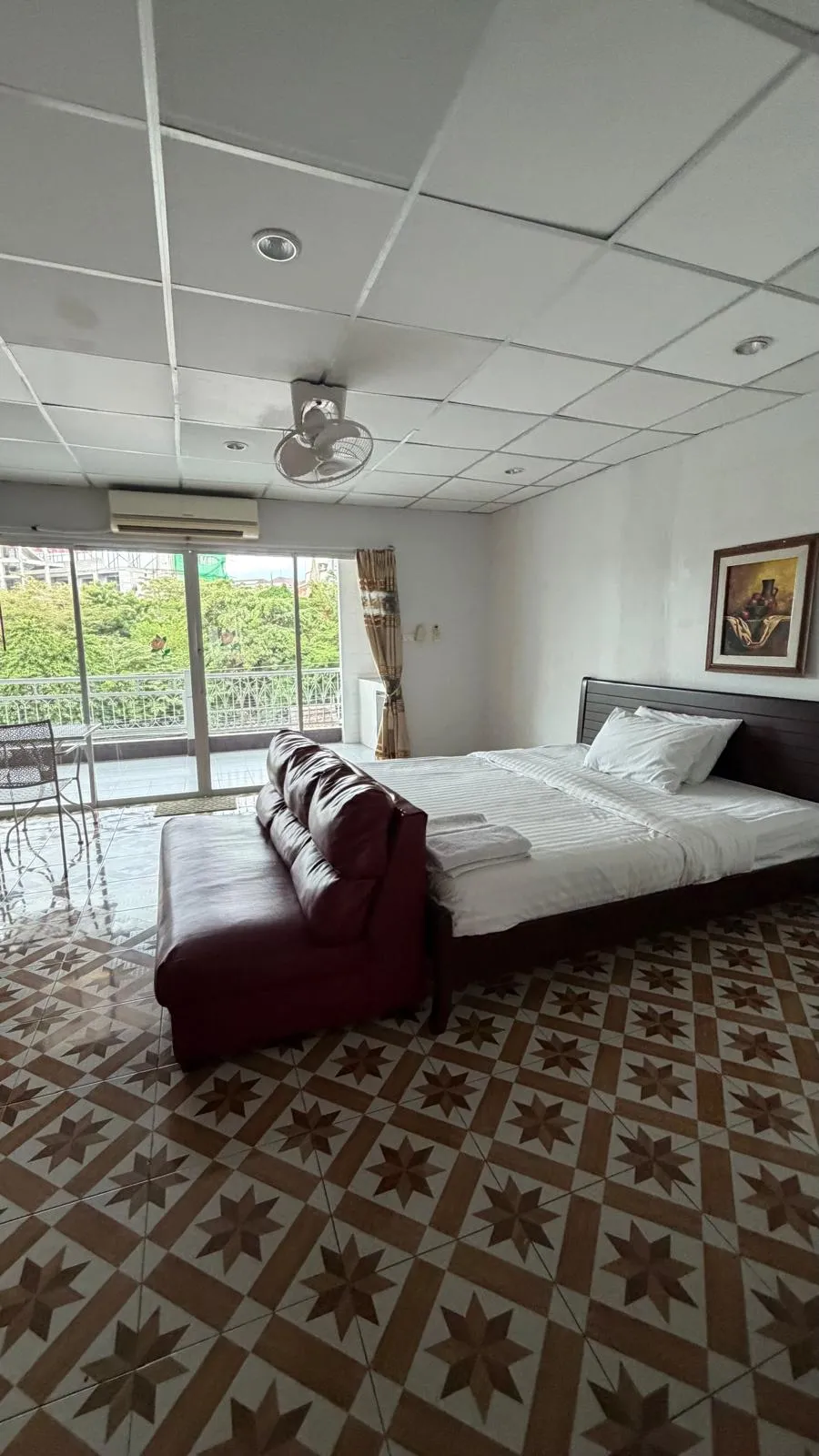 12-Room Building for Rent — photo 2