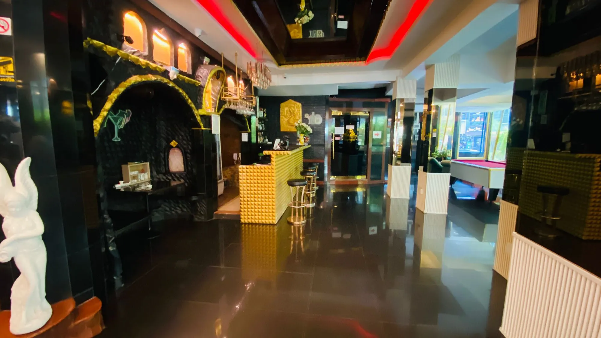 56-Room Hotel for Rent — photo 2