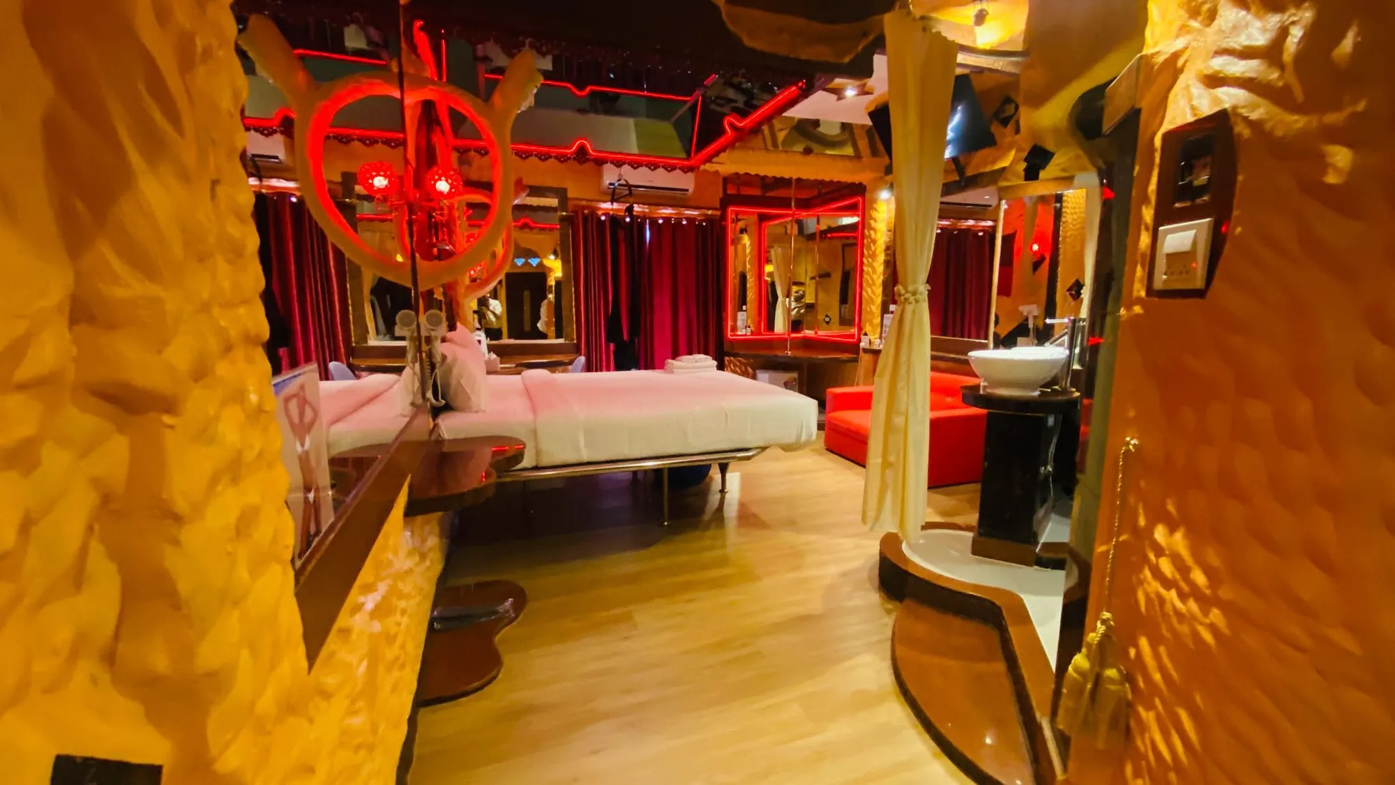 56-Room Hotel for Rent — photo 5