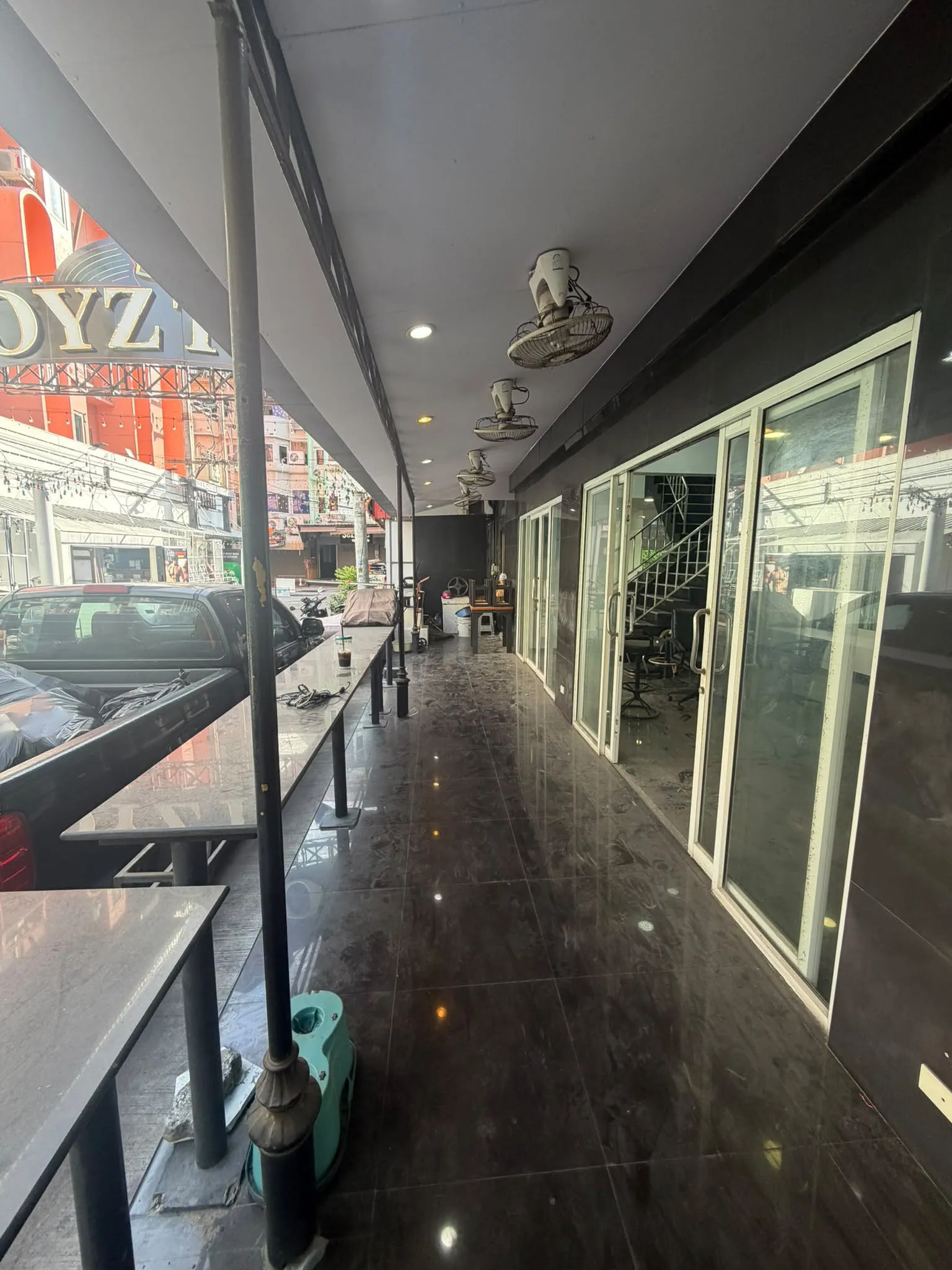 Commercial Building for Rent — photo 4