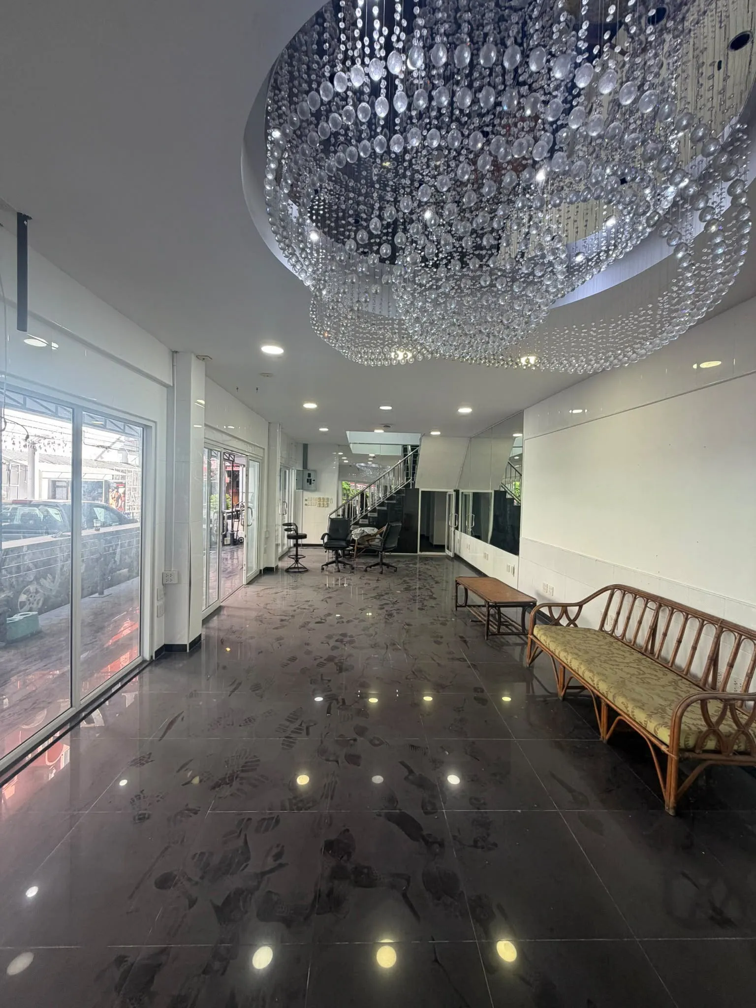 Commercial Building for Rent — photo 3