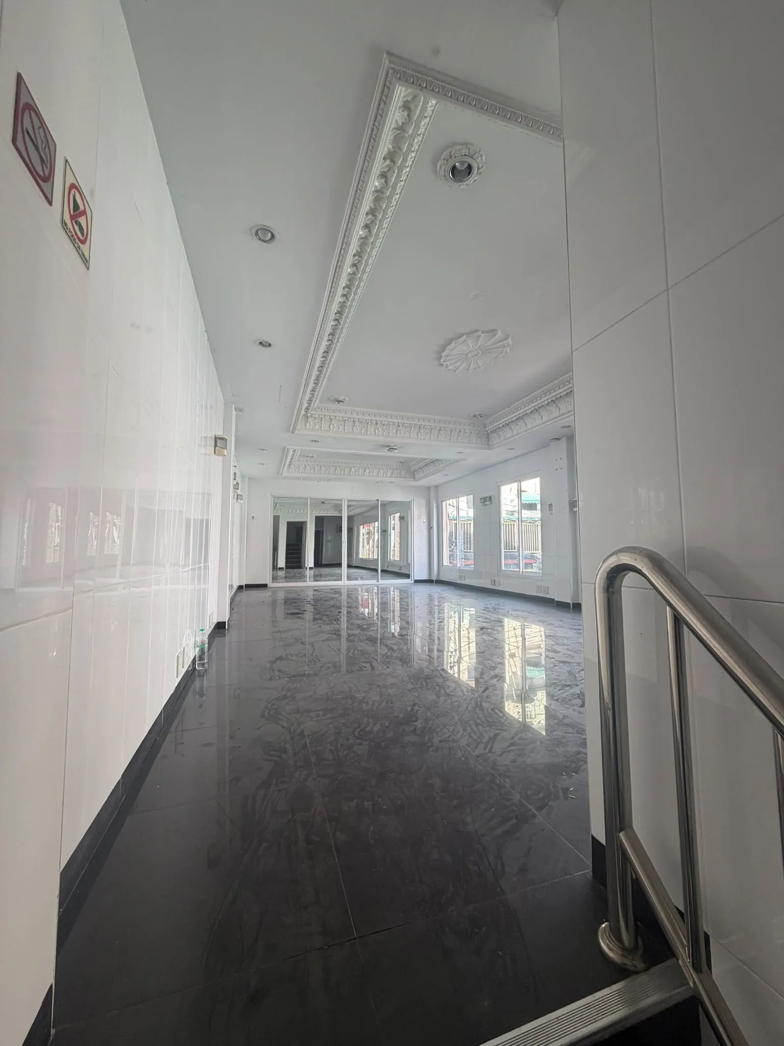 Commercial Building for Rent — photo 9